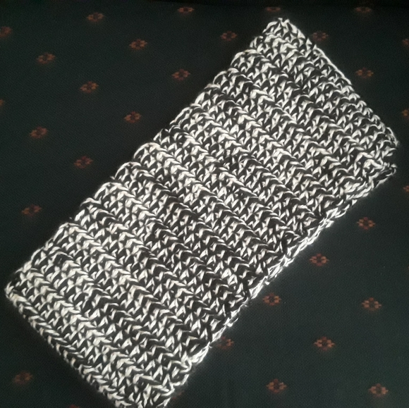 Handmade scarf black & white - Picture 1 of 2